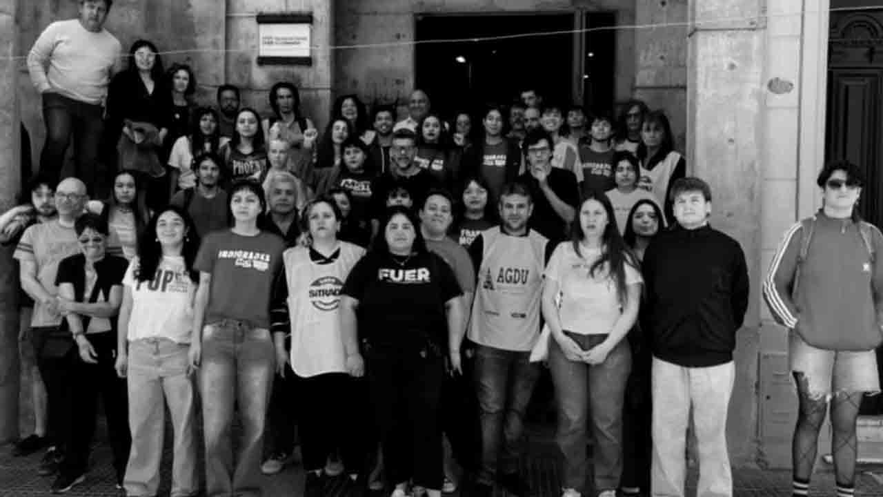 La comunidad universitaria de Entre Ríos hizo un cacerolazo contra el veto de Milei