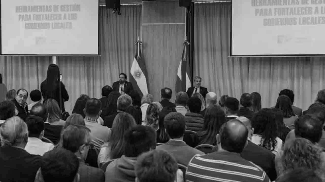El Gobierno provincial puso a disposición de municipios y comunas herramientas de gestión y servicios